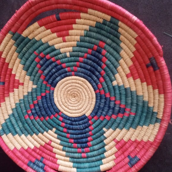 Handwoven African Basket - Picture 5 of 6